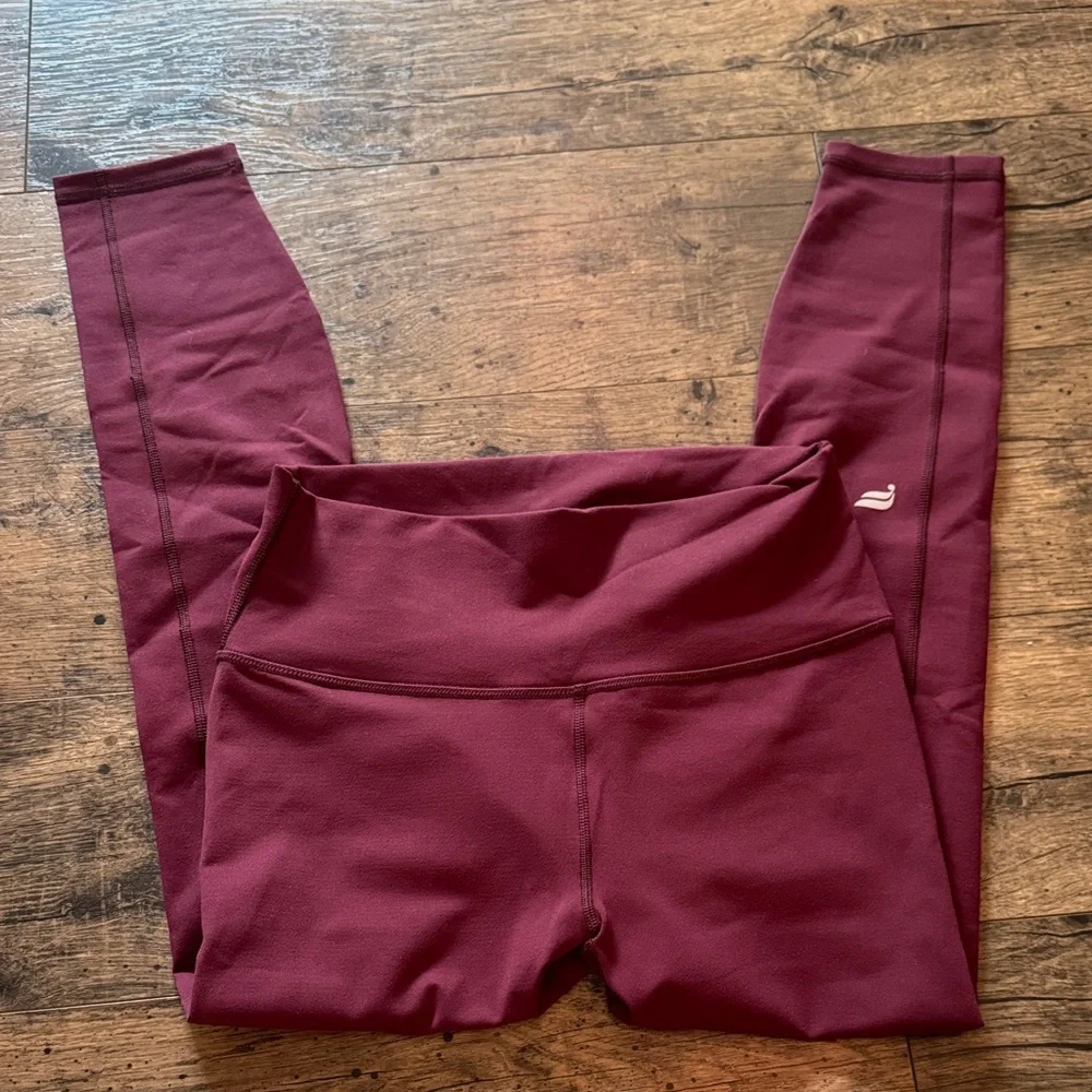 Fabletics Merlot Activewear Set - Picture 5 of 8